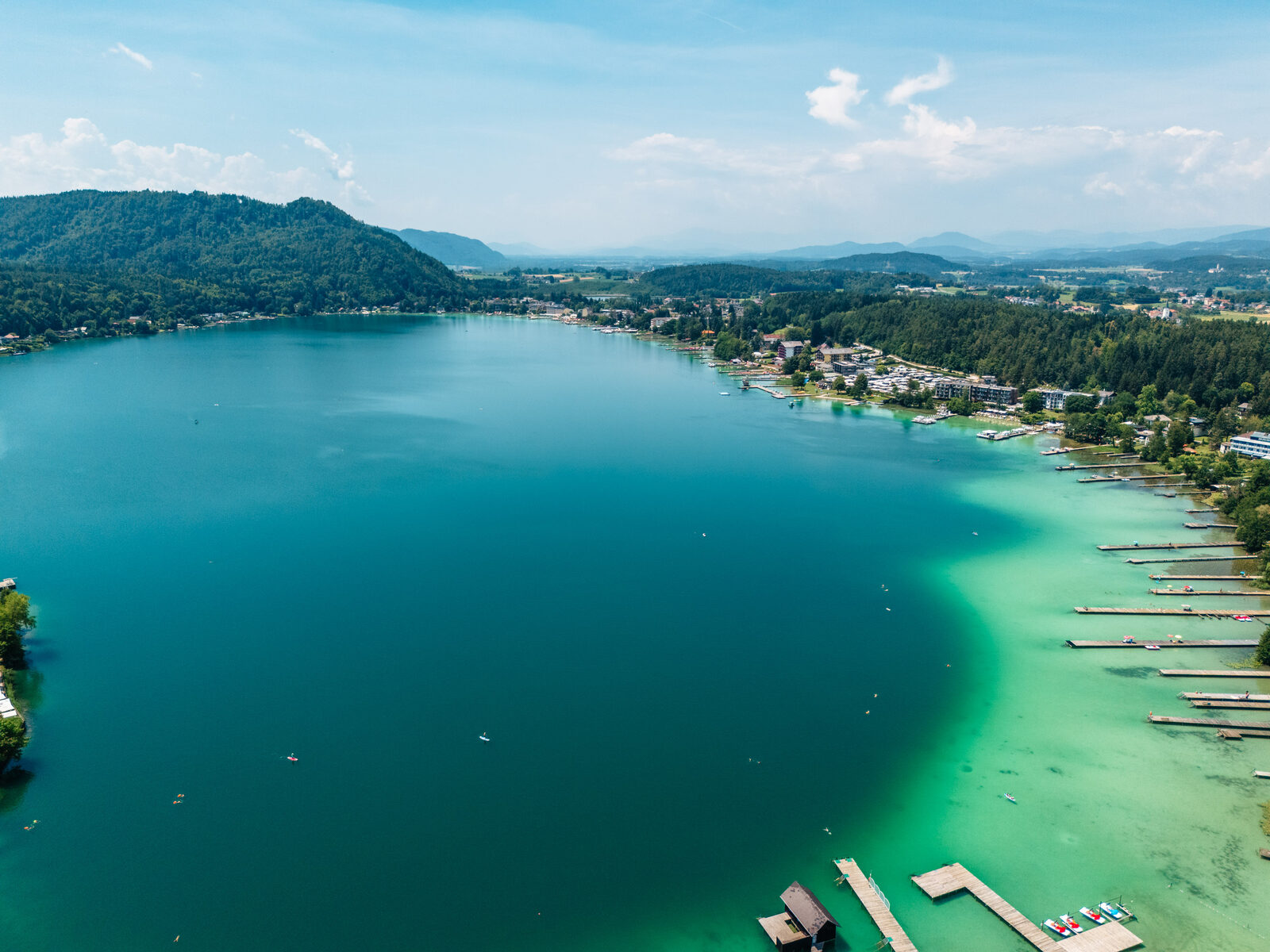 Türkisblauer Klopeiner See aus der Vogelperspektive